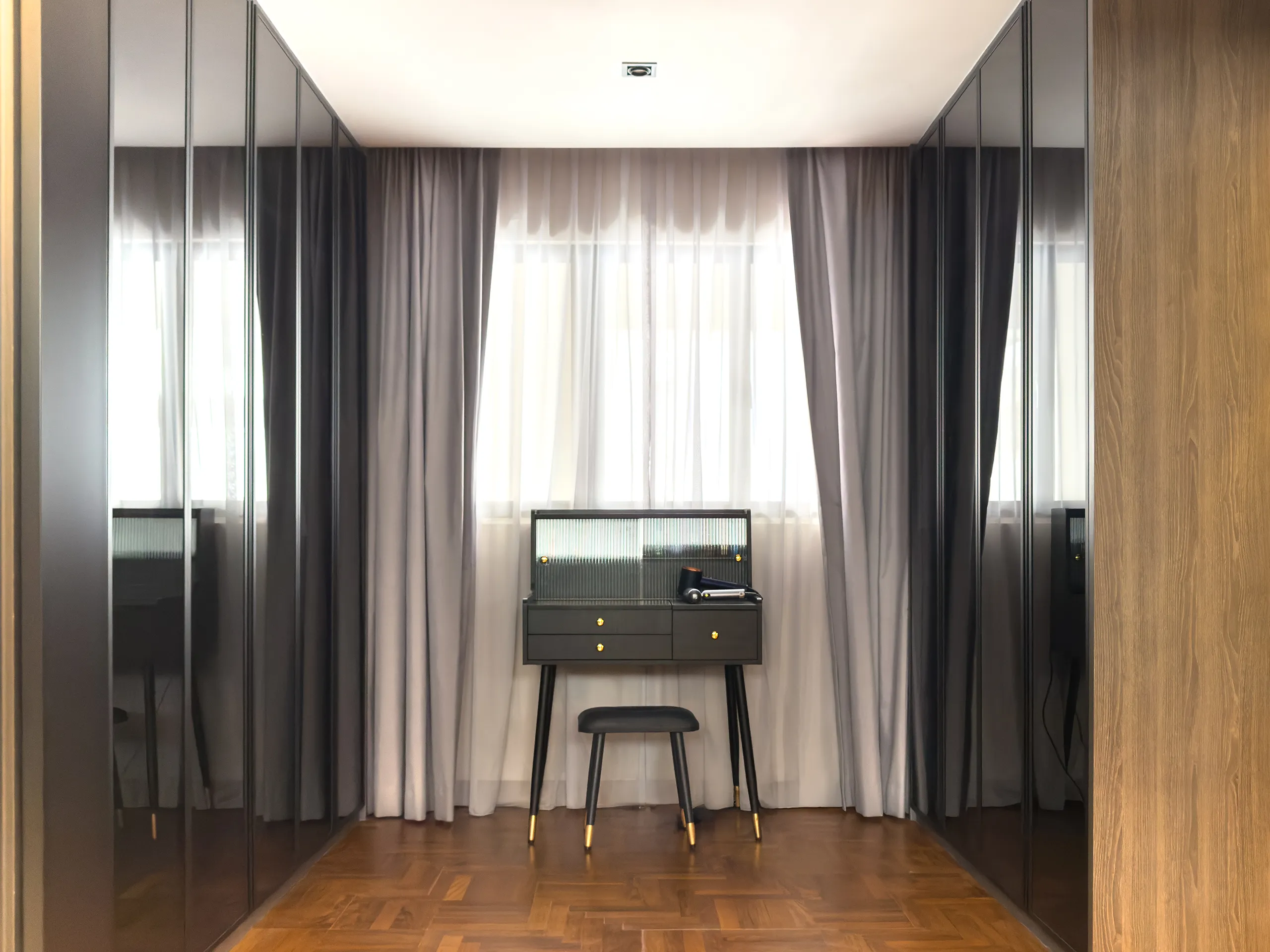 Luxurious 717 bedok reservoir rd walk in wardrobe with glass cabinet door